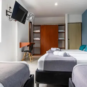 Ayenda 1228 Balcones De La 70 *** Medellin
